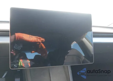 2025 Tesla Model 3 Long Range Rear-Wheel Drive/Standard Rear-Wheel Drive from USA, damaged, VIN 5YJ3E1EA7SF011622